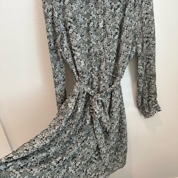 HM Knee Length Floral Dress - Picture 3 of 5